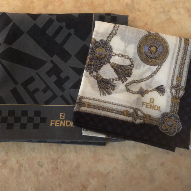 FENDI(フェンディ)のフェンディ ハンカチ 2枚 レディースのファッション小物(ハンカチ)の商品写真
