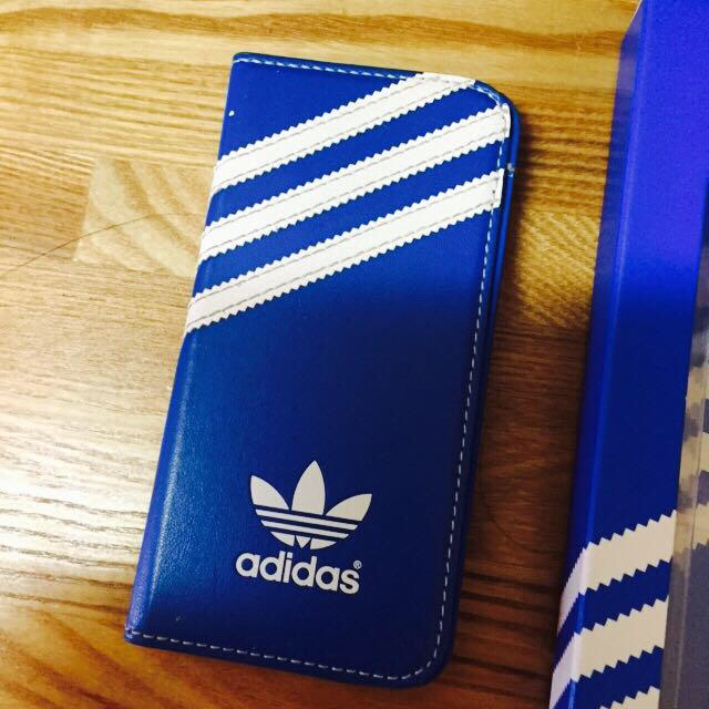 adidas(アディダス)のアディダス スマートフォンケース スマホ/家電/カメラのスマホアクセサリー(モバイルケース/カバー)の商品写真