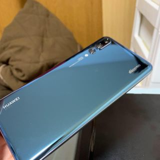 エヌティティドコモ(NTTdocomo)のHW-01K HUAWEI P20 Pro(スマートフォン本体)