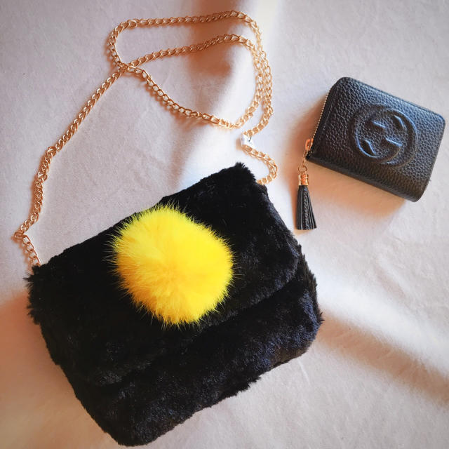 dholic(ディーホリック)の❗️セール価格❗️ファーショルダーバッグ 韓国ファッション レディースのバッグ(ショルダーバッグ)の商品写真