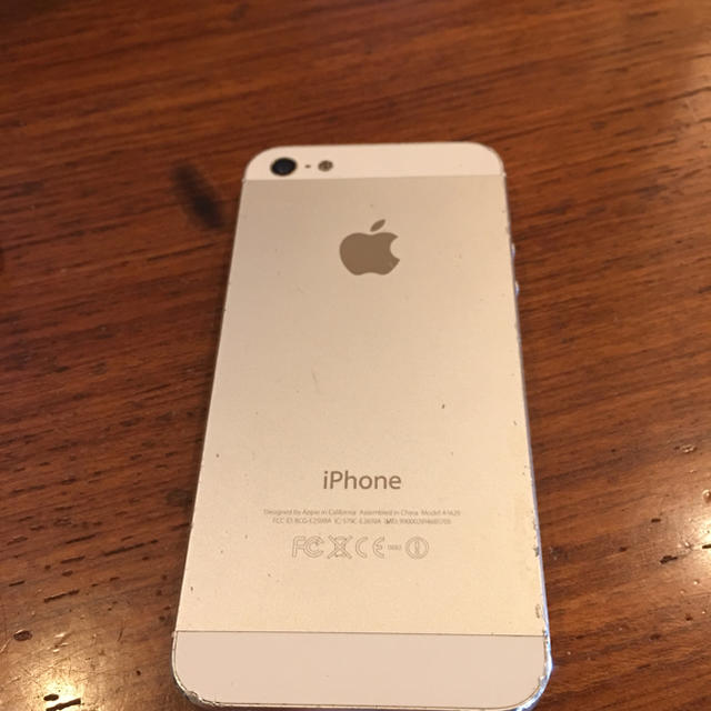 Apple(アップル)のau iphone5 シルバー32GB スマホ/家電/カメラのスマートフォン/携帯電話(スマートフォン本体)の商品写真