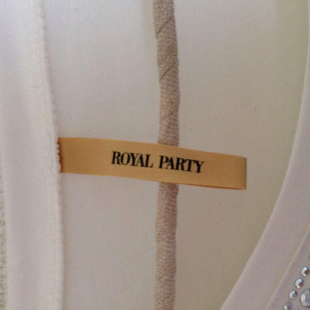 ROYAL PARTY(ロイヤルパーティー)のROYALPARTY新品ビジューTシャツ レディースのトップス(Tシャツ(半袖/袖なし))の商品写真