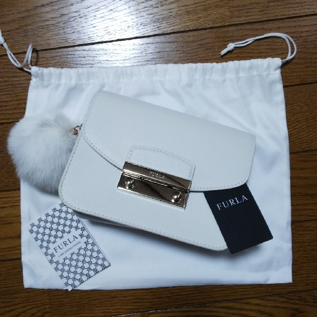 新品未使用 FURLA ショルダーバッグ