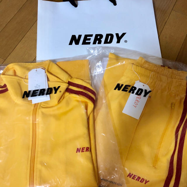 NERDY ノルディ ジャージ 上下セット イエローの通販 by MR@まとめ買い ...