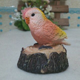 ピンクのアキクサインコの置物☆フィギュア新品(鳥)