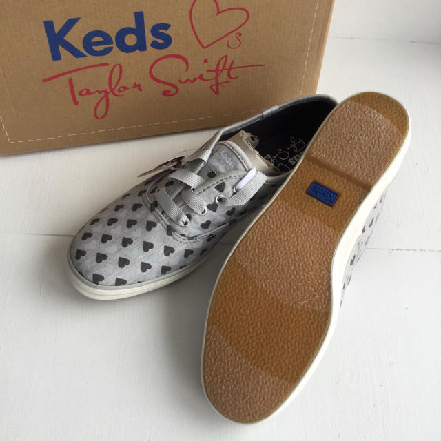 Keds(ケッズ)のコラボ商品♪Keds×テイラースウィフト レディーススニーカー US7/24cm レディースの靴/シューズ(スニーカー)の商品写真