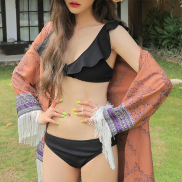 水着 ビキニ 黒 Lサイズ フリル Vネック ビーチ リゾートファッション レディースの水着/浴衣(水着)の商品写真