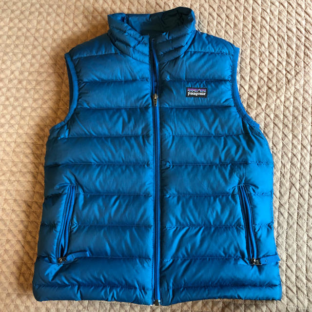 patagonia(パタゴニア)のパタゴニア ダウンベスト キッズXS キッズ/ベビー/マタニティのキッズ服男の子用(90cm~)(ジャケット/上着)の商品写真