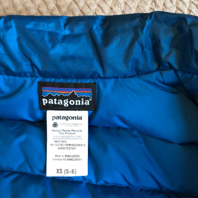 patagonia(パタゴニア)のパタゴニア ダウンベスト キッズXS キッズ/ベビー/マタニティのキッズ服男の子用(90cm~)(ジャケット/上着)の商品写真