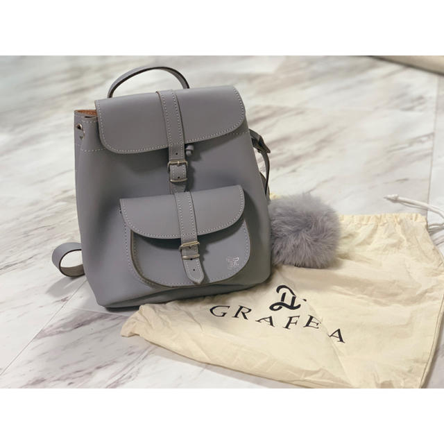 【美品】GRAFEA  本革レザーリュック　グレー　GRAY