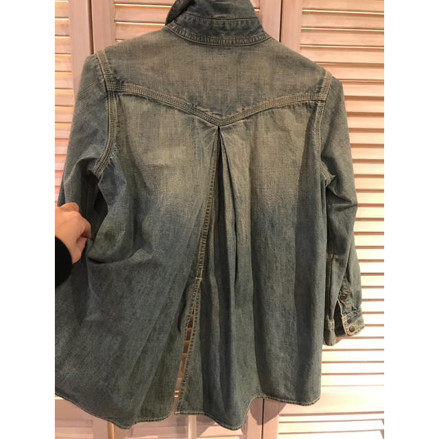 sacai luck(サカイラック)のsacai luck  バックフレアーデニムシャツ⭐️ レディースのトップス(シャツ/ブラウス(長袖/七分))の商品写真