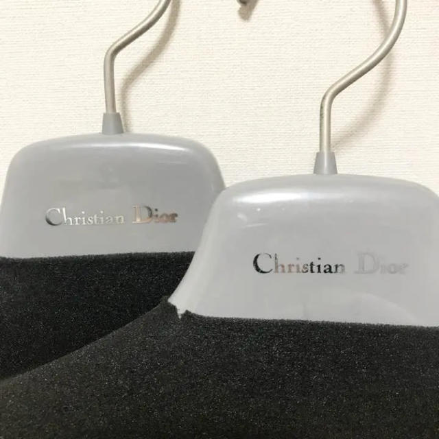 Christian Dior(クリスチャンディオール)のクリスチャンディオール ハンガー2本セット インテリア/住まい/日用品の収納家具(押し入れ収納/ハンガー)の商品写真