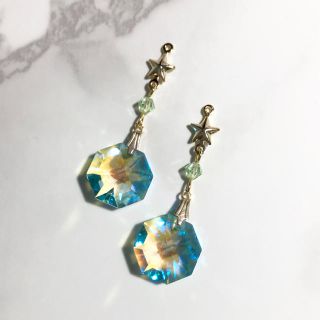 スワロフスキー(SWAROVSKI)の【Swarovski】アンティークグリーンオーロラ×スター✴︎ピアス&イヤリング(ピアス)