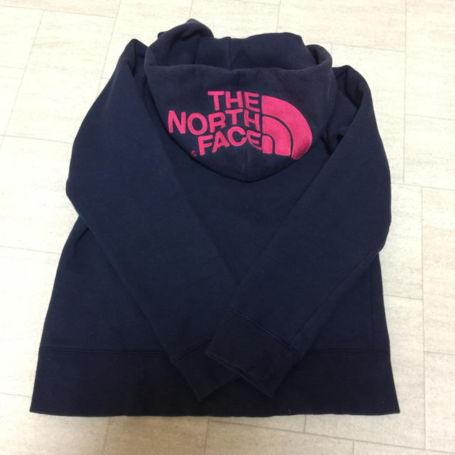 THE NORTH FACE(ザノースフェイス)のノースフェイス リアビュー パーカー ネイビー×ピンク S レディースのトップス(パーカー)の商品写真