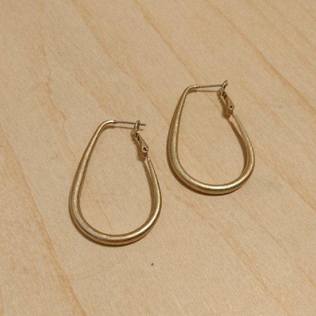 ゴールドフープピアス レディースのアクセサリー(ピアス)の商品写真