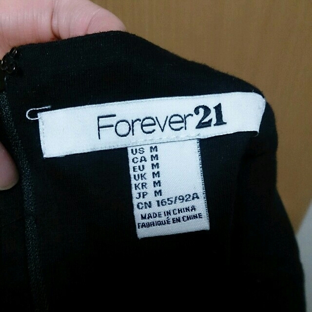 FOREVER 21(フォーエバートゥエンティーワン)のベアトップ　ブラック レディースのトップス(ベアトップ/チューブトップ)の商品写真