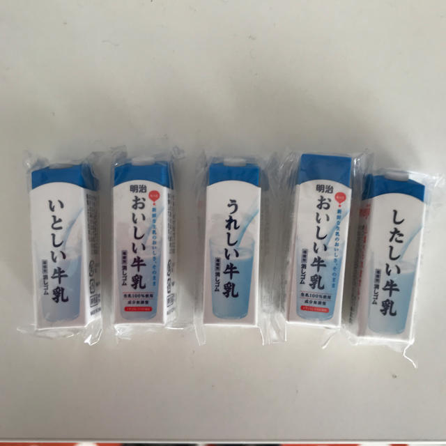 明治(メイジ)の非売品☆ 明治おいしい牛乳 消しゴム インテリア/住まい/日用品の文房具(消しゴム/修正テープ)の商品写真