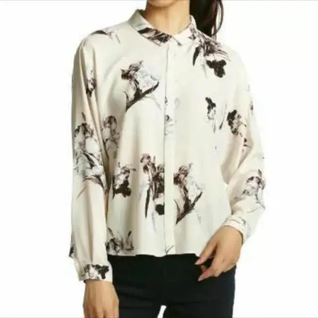 SNIDEL(スナイデル)のスナイデル花柄とろみシャツ 送料込 レディースのトップス(シャツ/ブラウス(長袖/七分))の商品写真