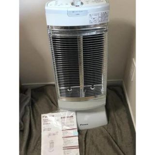 ダイキン(DAIKIN)の新品⭐️ダイキン セラムヒート 遠赤外線暖房(電気ヒーター)