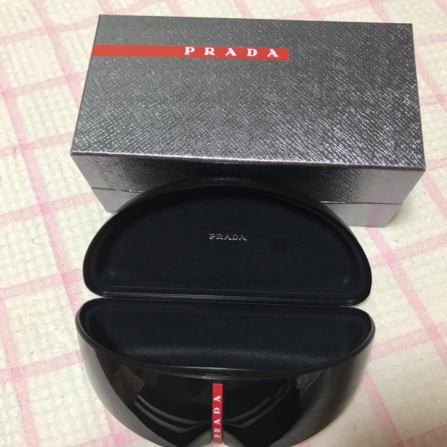 PRADA(プラダ)のプラタ メガネケースと空箱 メンズのファッション小物(サングラス/メガネ)の商品写真