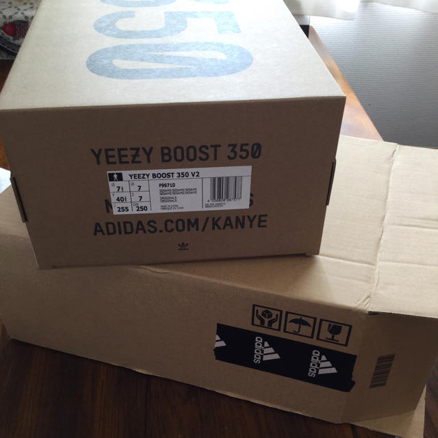 スニーカーYEEZY BOOST 350 V2 “SESAME”