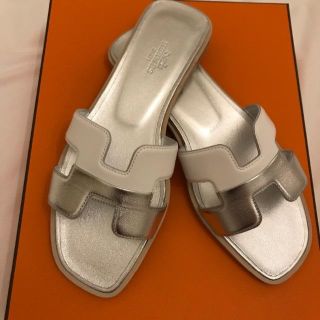 エルメス(Hermes)の値下げ 日本未入荷 エルメス オラン ツートンカラー シルバー ホワイト 未使用(サンダル)