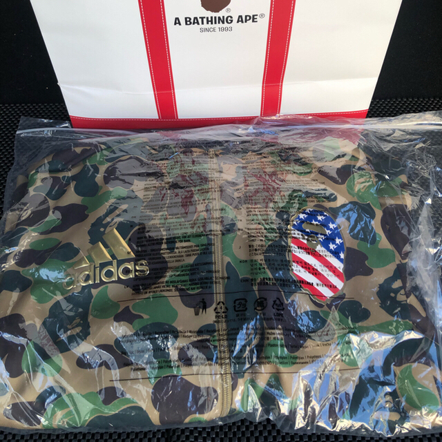 A BATHING APE(アベイシングエイプ)のL サイズbape adidas シャークパーカー  迷彩 エイプ コラボ メンズのトップス(パーカー)の商品写真