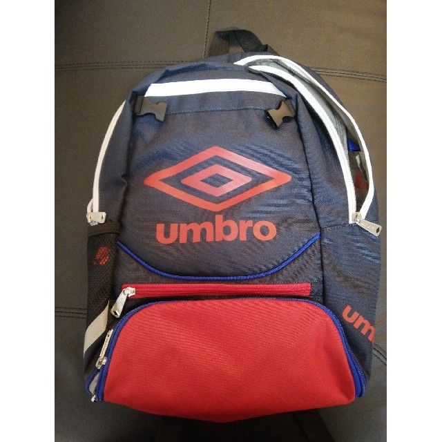 UMBRO(アンブロ)のumbro アンブロ　リュック　ジュニア　ネイビー メンズのバッグ(バッグパック/リュック)の商品写真