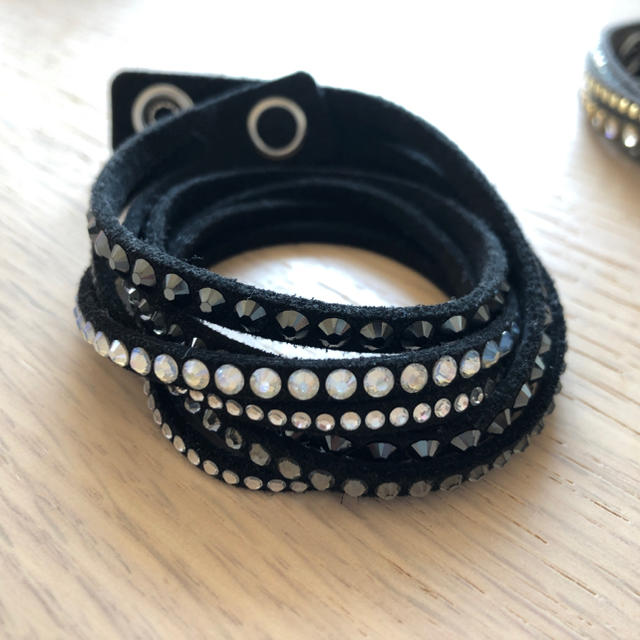 SWAROVSKI(スワロフスキー)のスワロフスキー ブレスレット2点 black/brown レディースのアクセサリー(ブレスレット/バングル)の商品写真