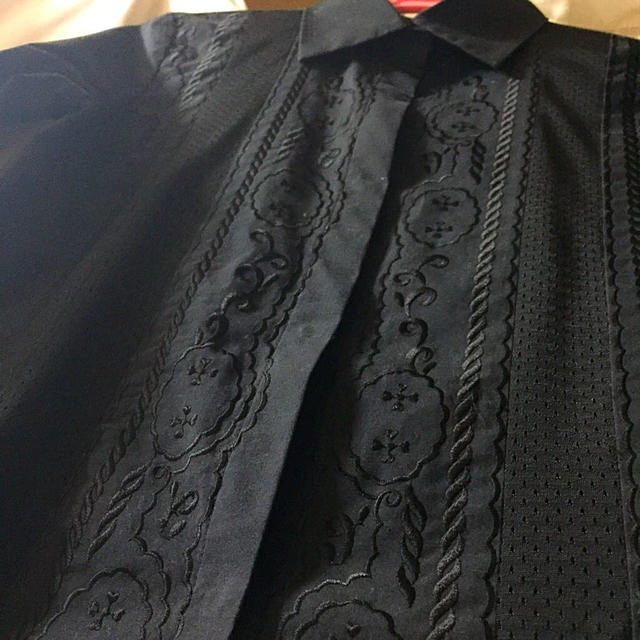 VIVIENNE TAM(ヴィヴィアンタム)のヴィヴィアンタム黒シャツ レディースのトップス(シャツ/ブラウス(長袖/七分))の商品写真