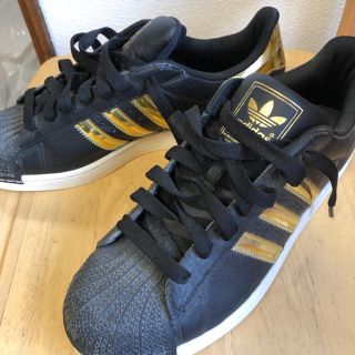 アディダス(adidas)のスニーカー(スニーカー)