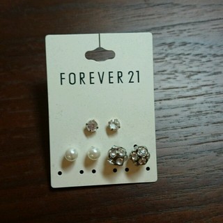 フォーエバートゥエンティーワン(FOREVER 21)のフォーエバー21 ピアス3点セット(ピアス)