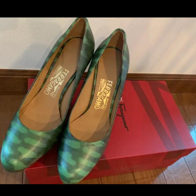 フェラガモ パンプス 正規品-