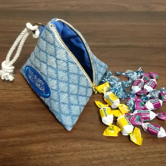 デニム三角ポーチ ハンドメイドのファッション小物(ポーチ)の商品写真