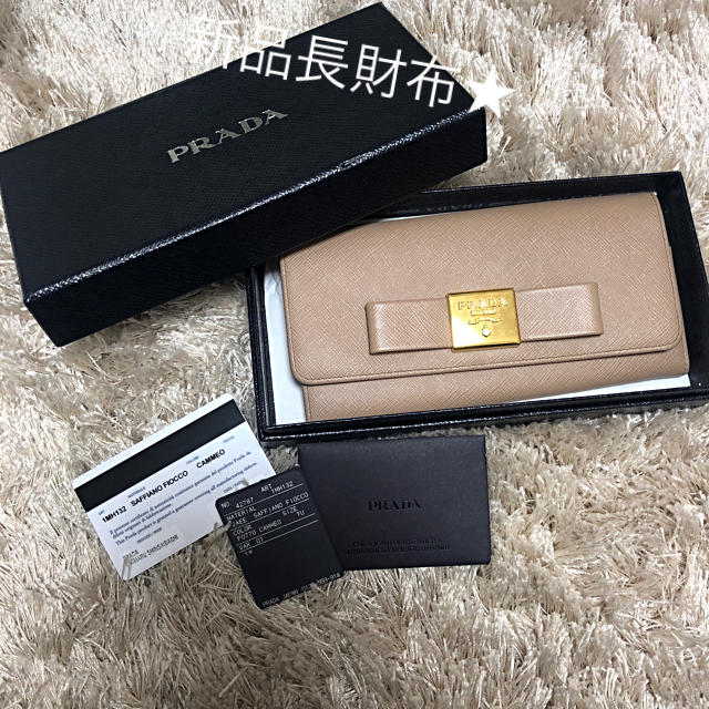 PRADA(プラダ)のPRADA 財布 サフィアーノ 長財布 ベージュ リボン 新品 美品 ブランド レディースのファッション小物(財布)の商品写真