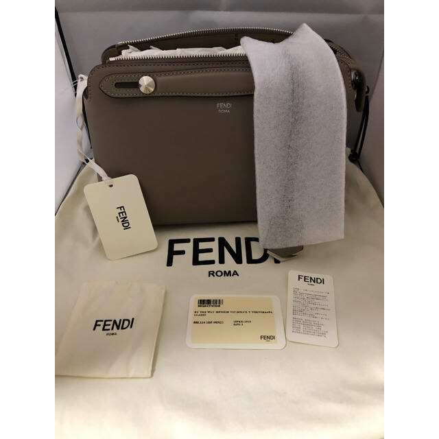 FENDI(フェンディ)の専用  バイザウェイ  スモール 人気カラーベージュ FENDI レディースのバッグ(ショルダーバッグ)の商品写真