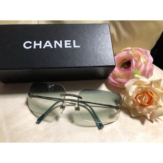 シャネル(CHANEL)の【CHANEL】カメリア・サングラス♡ケース・箱付き(サングラス/メガネ)