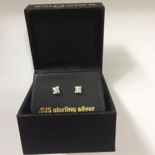 キングアイスピアス 4mm(ピアス(両耳用))