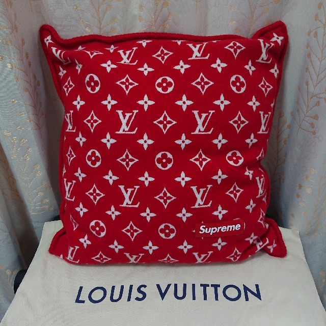 Supreme x Louis Vuitton Monogram Pillow Red