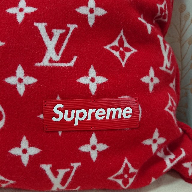 ヴィトン シュプリーム LV vuitton Supreme コラボ クッション ヴィトン シュプリーム LV vuitton Supreme コラボ クッション