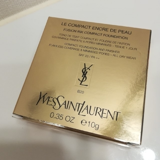 Yves Saint Laurent Beaute(イヴサンローランボーテ)のイブサンローランYSLアンクルドポーコンパクトファンデーションB20福袋2019 コスメ/美容のベースメイク/化粧品(ファンデーション)の商品写真