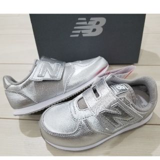 ニューバランス(New Balance)の新品  16.0cm ニューバランス KV220 GII シルバーグリッター　(スニーカー)