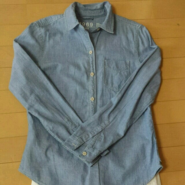 GAP(ギャップ)のデニムシャツ レディースのトップス(シャツ/ブラウス(長袖/七分))の商品写真