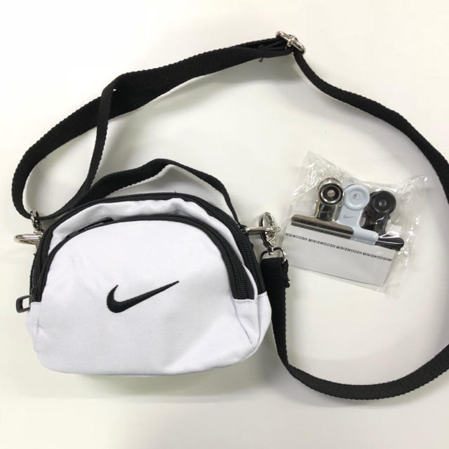 NIKE(ナイキ)の【SALE】 NIKE "ナイキ" ［ナイロンポシェット］ロゴ入りクリップ付き レディースのバッグ(ボディバッグ/ウエストポーチ)の商品写真