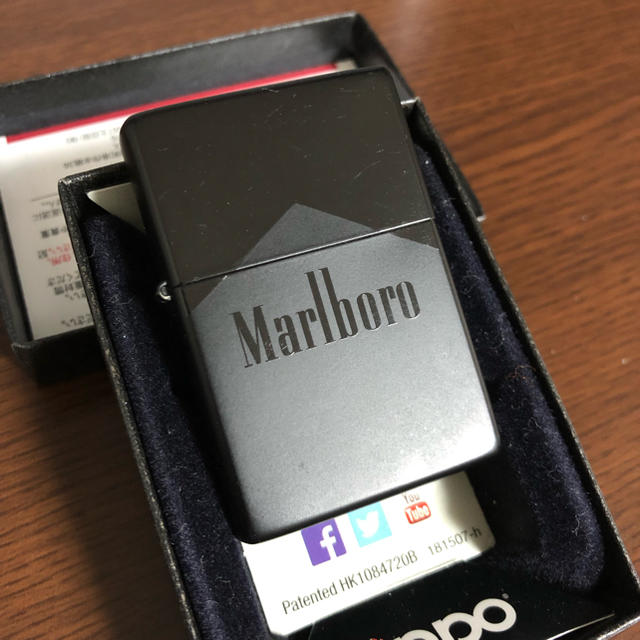 ZIPPO(ジッポー)のジッポー マルボロ ブラック メンズのファッション小物(タバコグッズ)の商品写真