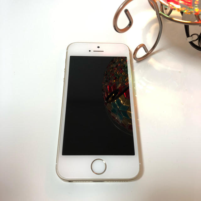 iPhone(アイフォーン)のiPhone SE gold 金色 SIMフリー modelA1723  スマホ/家電/カメラのスマートフォン/携帯電話(スマートフォン本体)の商品写真