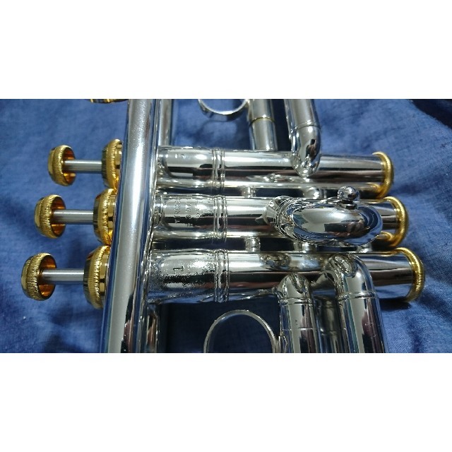 ヤマハ(ヤマハ)のytr-8335rs25th ヤマハ トランペット本体+シャイニーケース 楽器の管楽器(トランペット)の商品写真
