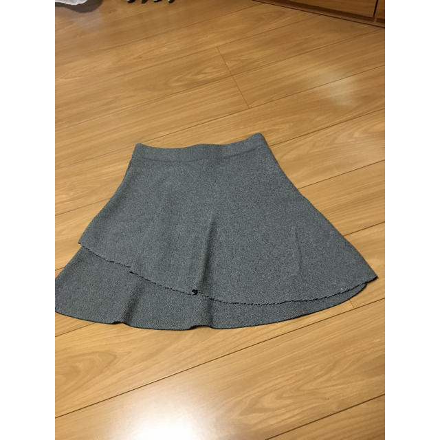 ZARA(ザラ)のZARA スカート 膝丈 フリル 秋冬 レディースのスカート(ひざ丈スカート)の商品写真