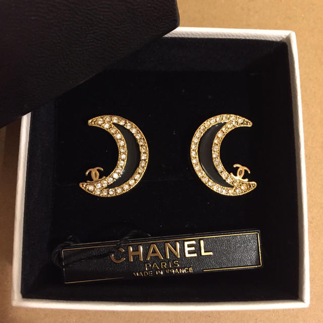 CHANEL　ムーンイヤリング