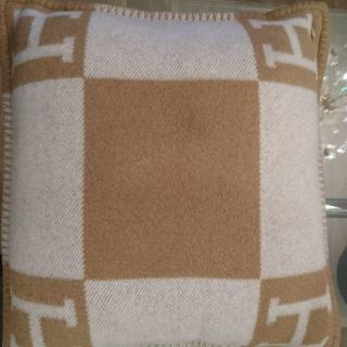 ◆HERMES◆タグ付未使用◆リュクス クッション◆65cm◆レザー◆セリエ